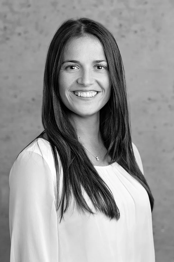 Julia Krost, Prokuristin